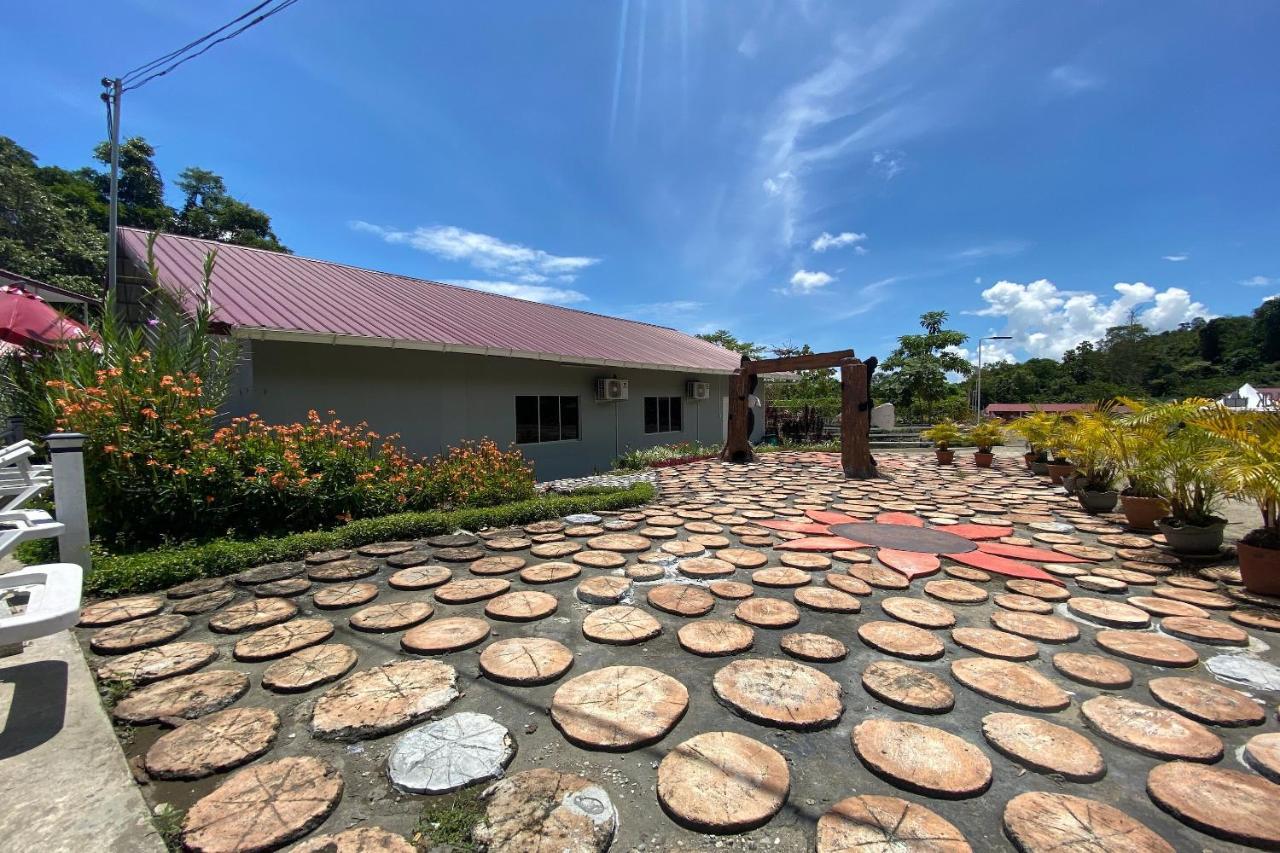 Hotel SPOT ON 90279 Kinomulok Garden Ranau Exterior foto